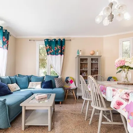 La Maison Des Epinouses Holiday home *