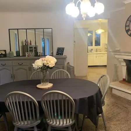 La Maison Des Epinouses Holiday home Chaucre