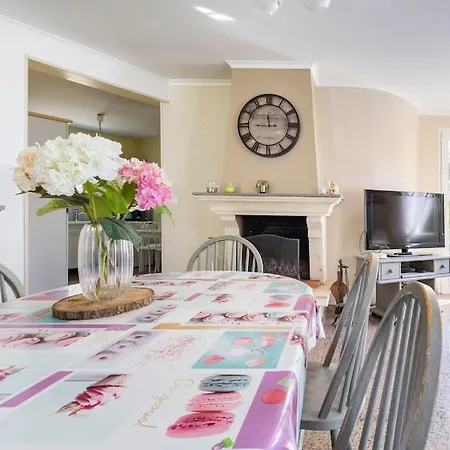 La Maison Des Epinouses Holiday home